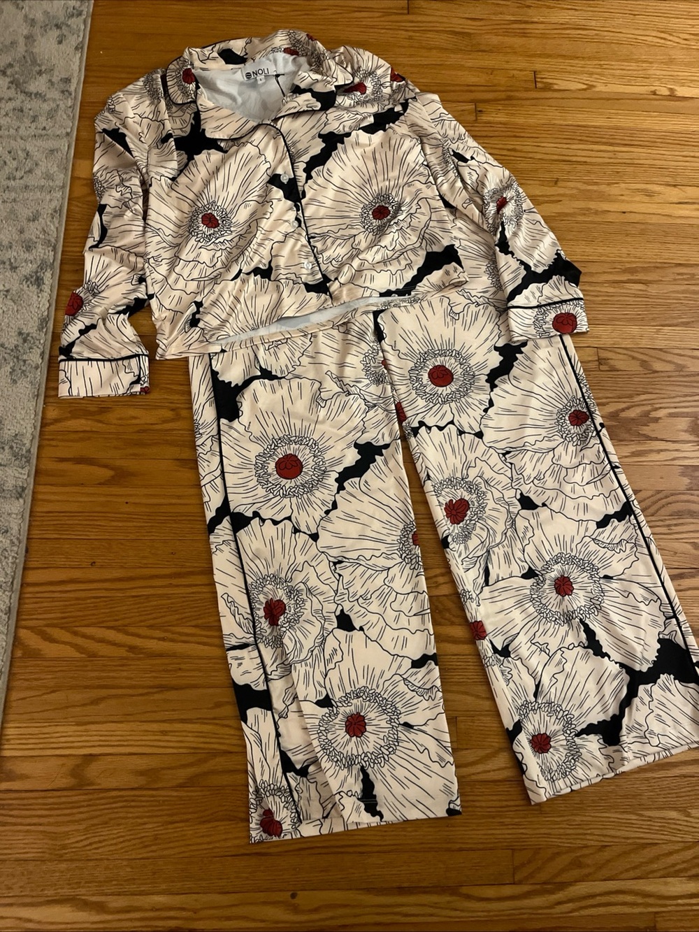 Noli poppy pajama set. Size large. New!